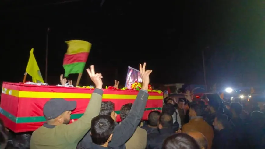 Cenazeyê şehîd û şanogerê Kurdistanî Bavê Teyar gihîşt Qamişlo