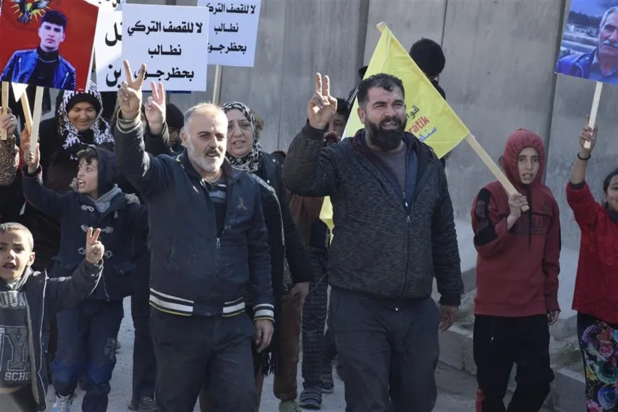 Şêniyên Hesekê li ber baregeha koalîsyonê: Divê êrişên dagirkeriya Tirk rawestin