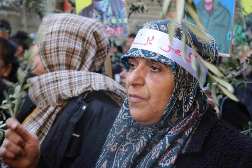Bi hezaran koçberên Efrînî banga vegera li bajarên xwe kir