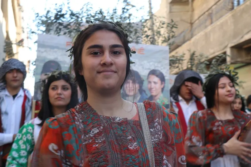 Bi hezaran koçberên Efrînî banga vegera li bajarên xwe kir