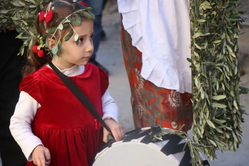 Bi hezaran koçberên Efrînî banga vegera li bajarên xwe kir