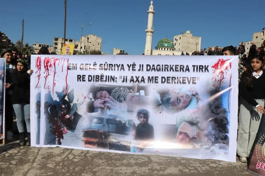 Bi hezaran koçberên Efrînî banga vegera li bajarên xwe kir