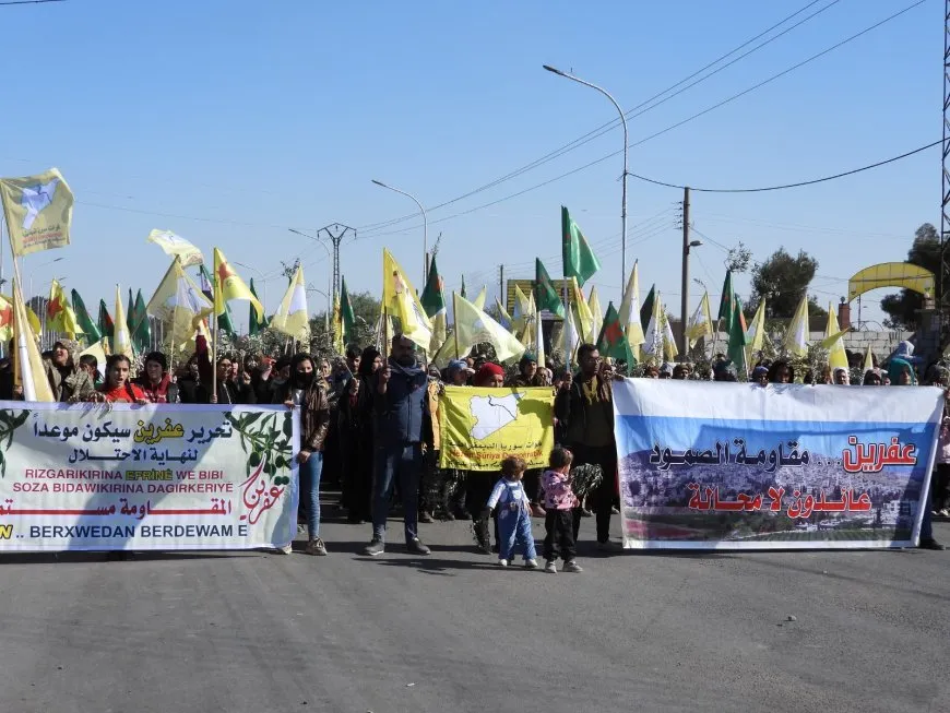 Koçberên kantona Efrîn û Şehba: Rêya vegerê berxwedan e