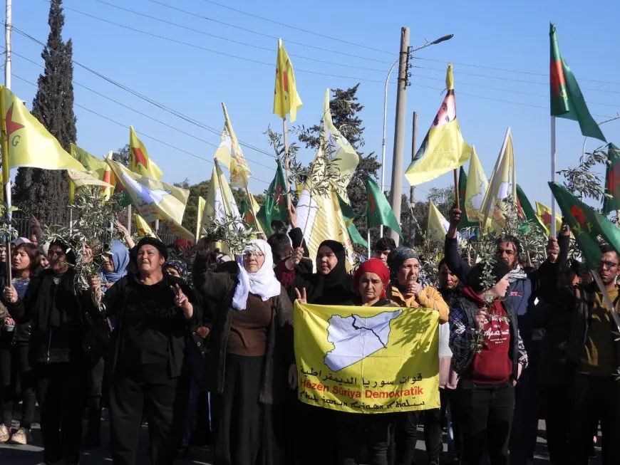 Koçberên kantona Efrîn û Şehba: Rêya vegerê berxwedan e