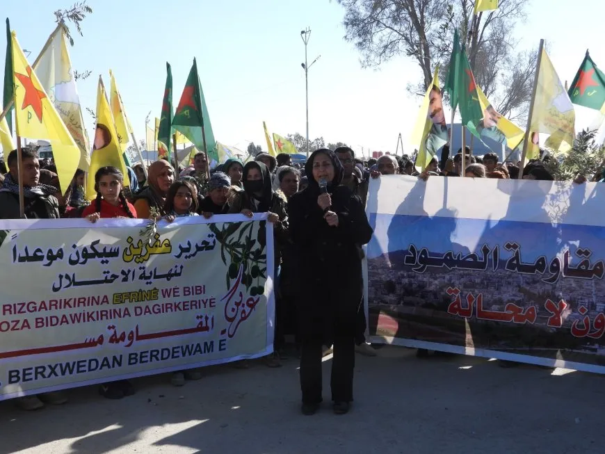 Koçberên kantona Efrîn û Şehba: Rêya vegerê berxwedan e
