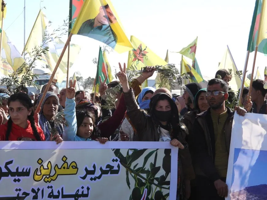 Koçberên kantona Efrîn û Şehba: Rêya vegerê berxwedan e