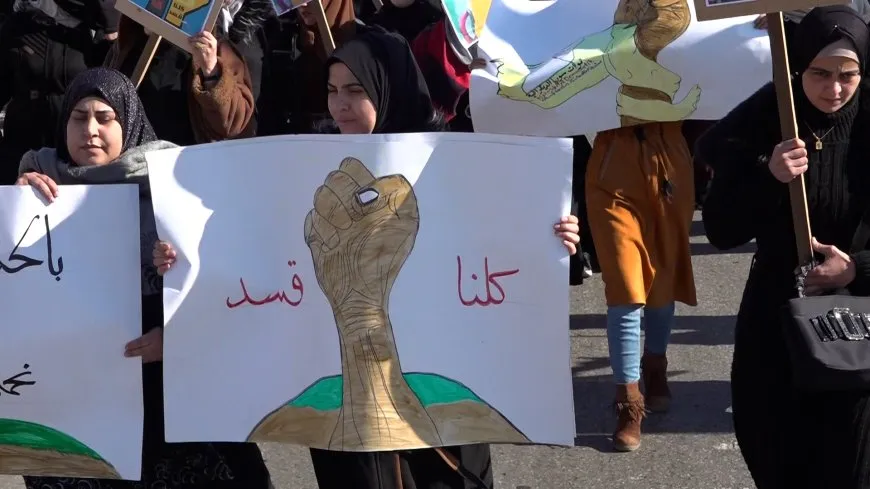 Xelkê Dêrazorê bi meşeke girseyî piştgirî da berxwedana Tişrînê