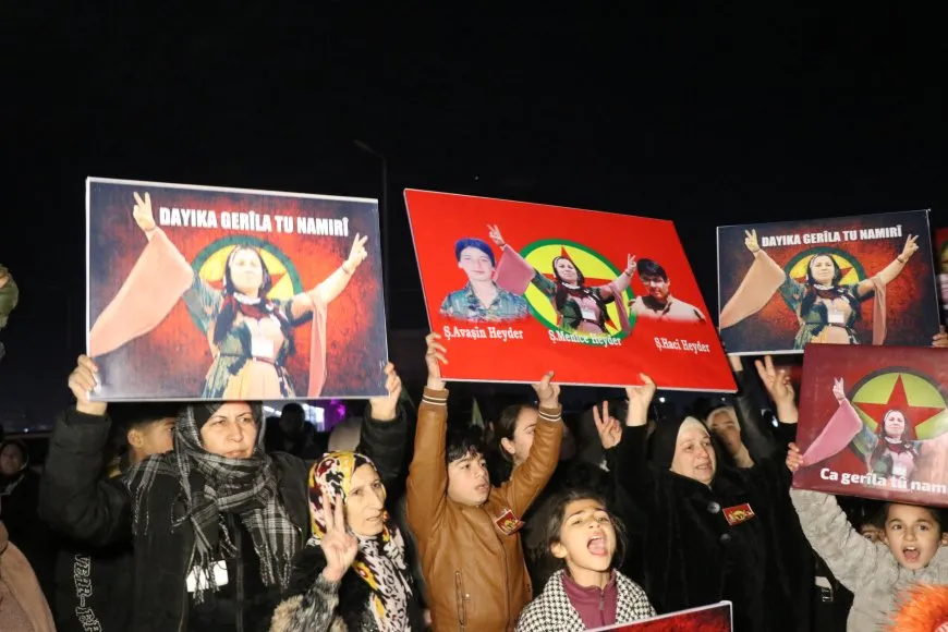 Karwana şehîdên Tişrînê gihîşt Qamişloyê