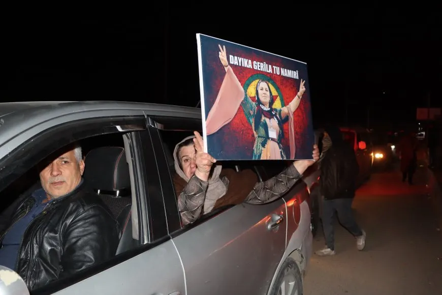 Karwana şehîdên Tişrînê gihîşt Qamişloyê