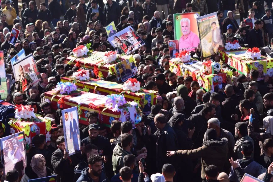 Karwanê oxirkirina 7 şehîdan ber bi Pakrewangeha Şehîd Delîl Sarûxan ve bi rê ket