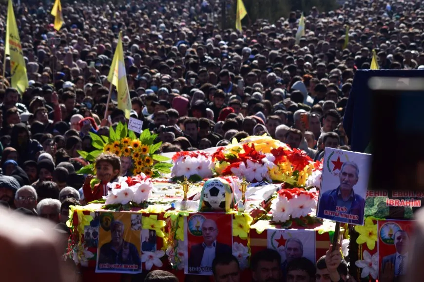 Bi hezaran xatir ji şehîdên xwe xwest