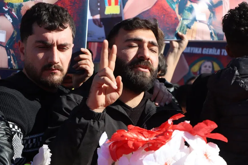 Bi hezaran xatir ji şehîdên xwe xwest