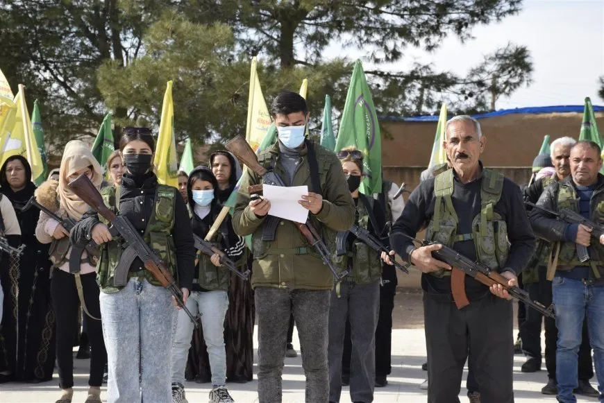ˋEm li gorî şerê gel ê şoreşgerî tev bigerinˊ