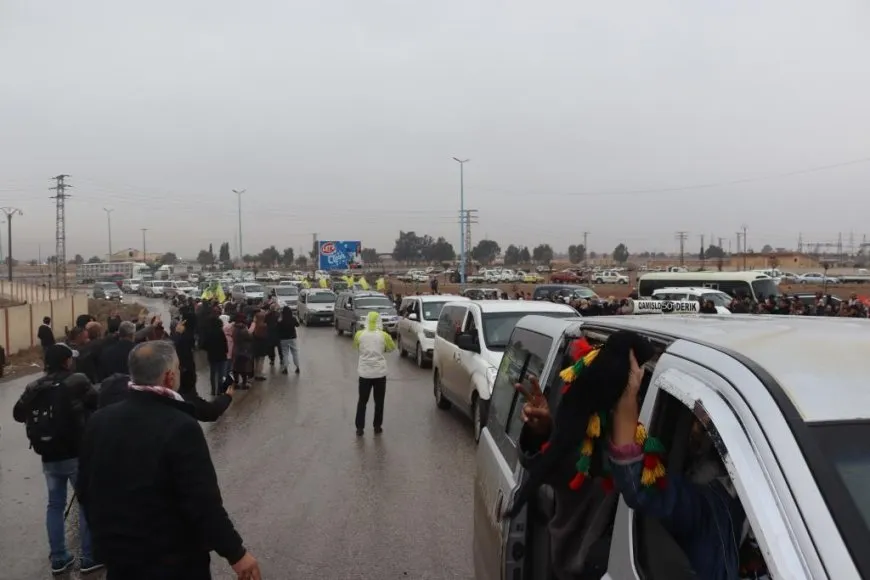 Nobedarên ji Tişrînê vegeriyan li Reqayê hatin pêşwazîkirin