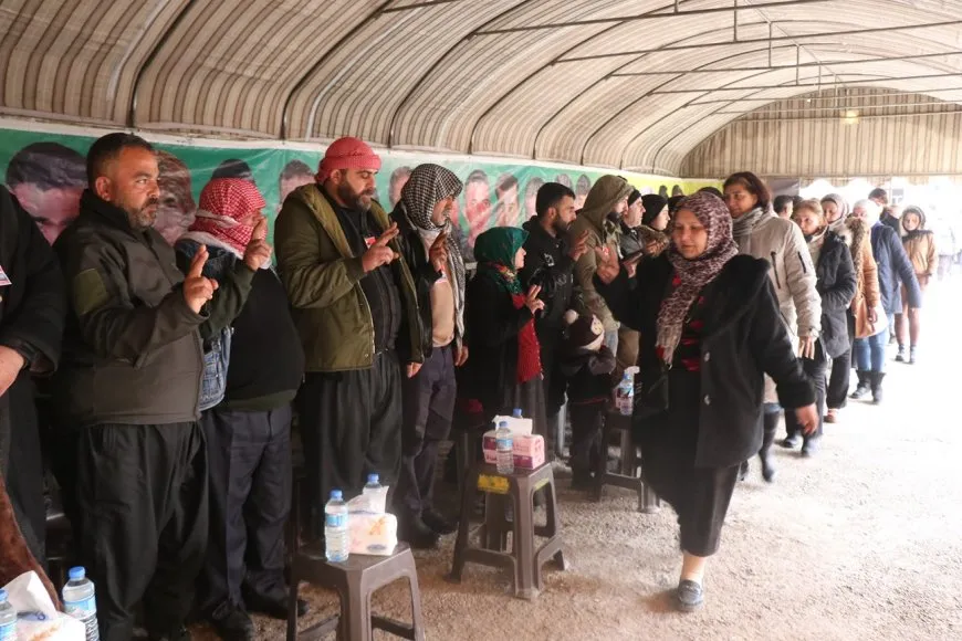 Xelkê Şêxmeqsûd û Eşrefiyê sersaxî da malbata şehîd Berxwedan Serdem