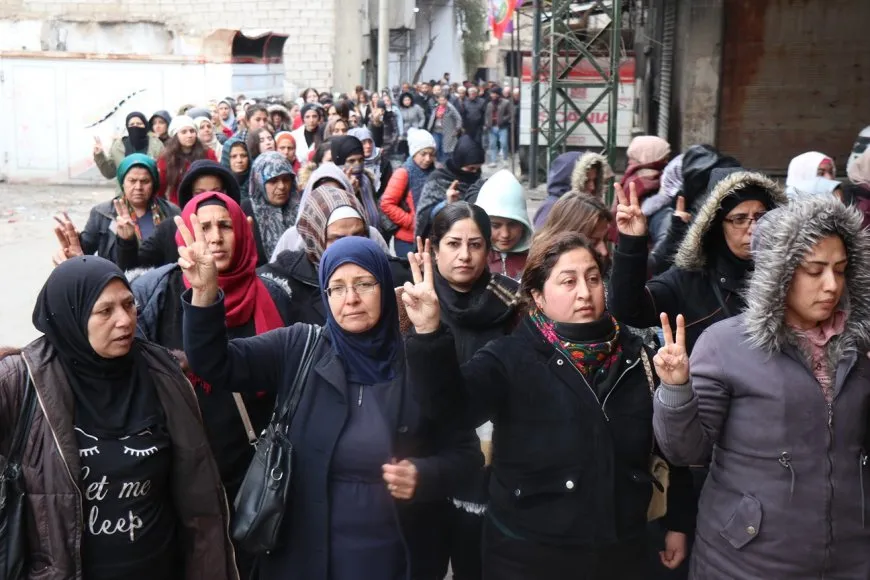 Xelkê Şêxmeqsûd û Eşrefiyê sersaxî da malbata şehîd Berxwedan Serdem