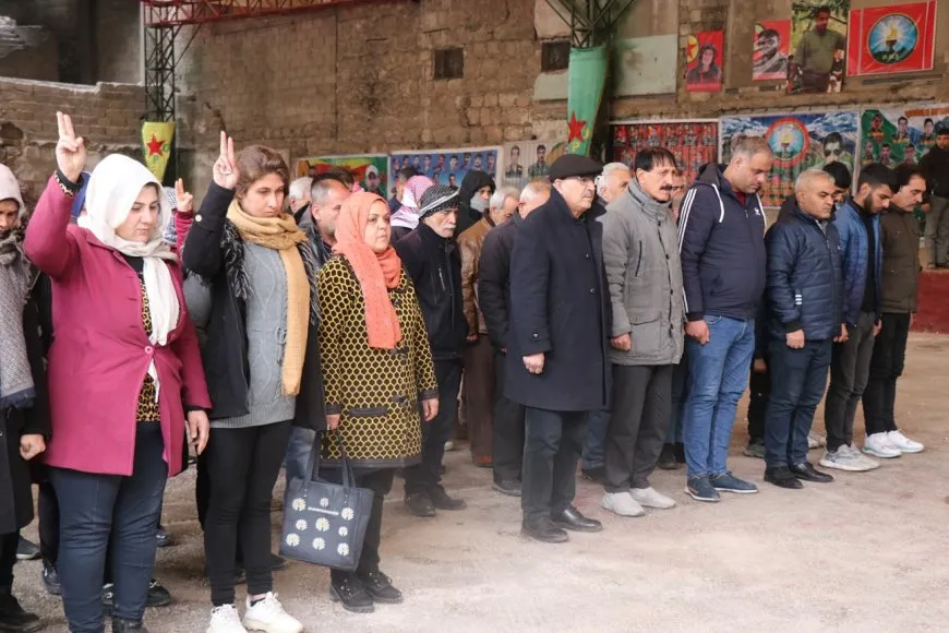 Xelkê Şêxmeqsûd û Eşrefiyê sersaxî da malbata şehîd Berxwedan Serdem