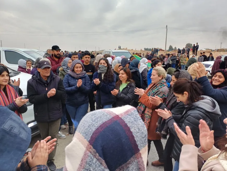 Şêniyên Cizîrê karwana xwepêşandêrên Tişrînê pêşwazî kir