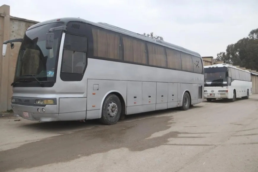 50 malbatên ji Efrîn û Şehbayê yên li Reqayê veguhastin Dêrikê