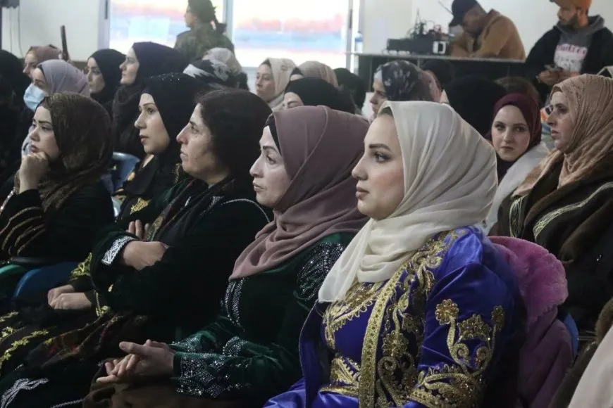 Jin çawaniya mîsogerkirina mafên xwe de nîqaş dikin