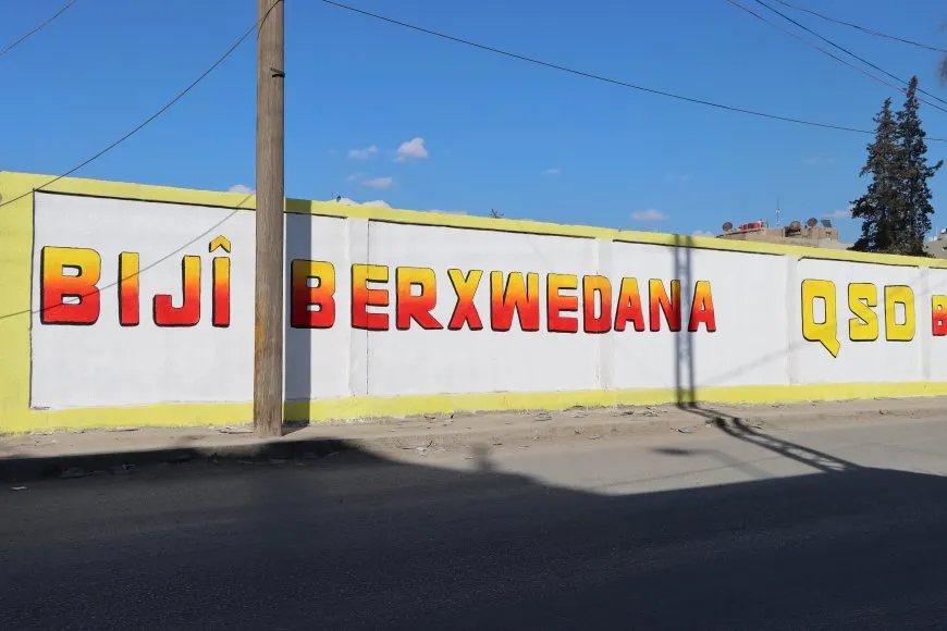 Li ser dîwaran helwesta gel