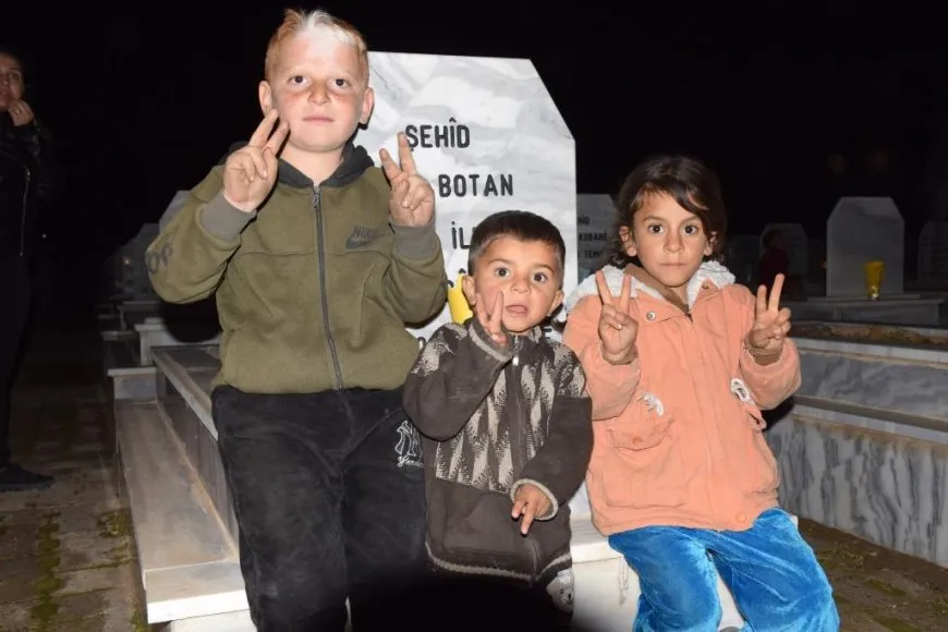 Di salvegera rizgarkirina Kobanê de mûm li ser gorên şehîdan hatin pêxistin