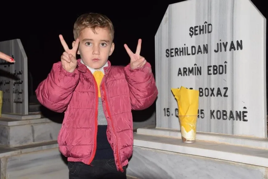 Di salvegera rizgarkirina Kobanê de mûm li ser gorên şehîdan hatin pêxistin