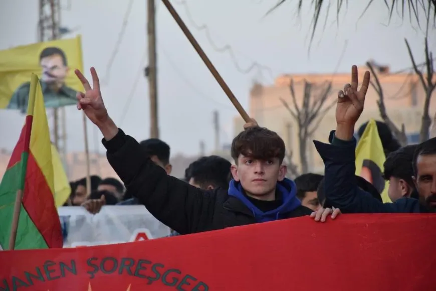 Di salvegera rizgarkirina Kobanê de mûm li ser gorên şehîdan hatin pêxistin