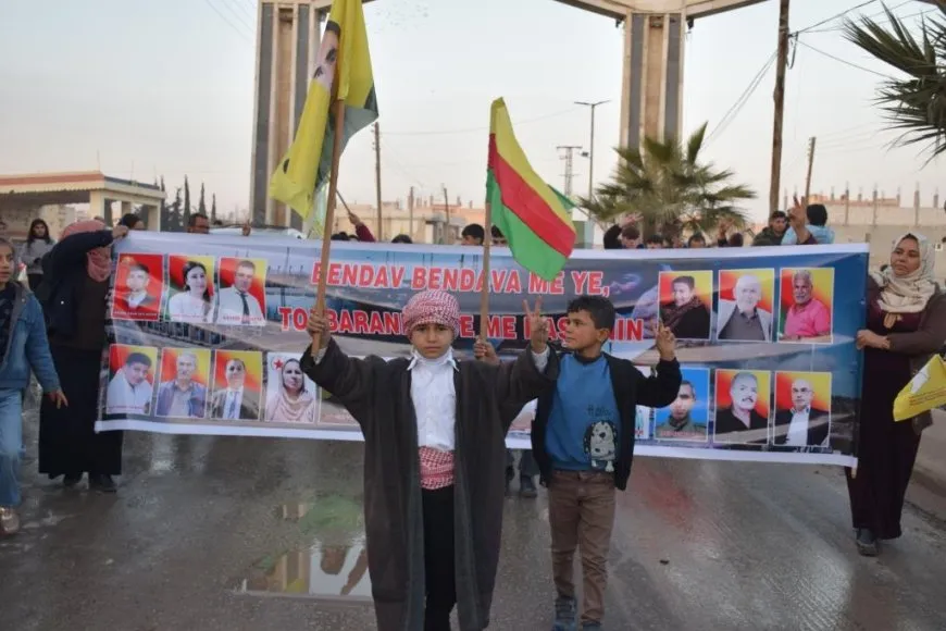 Di salvegera rizgarkirina Kobanê de mûm li ser gorên şehîdan hatin pêxistin