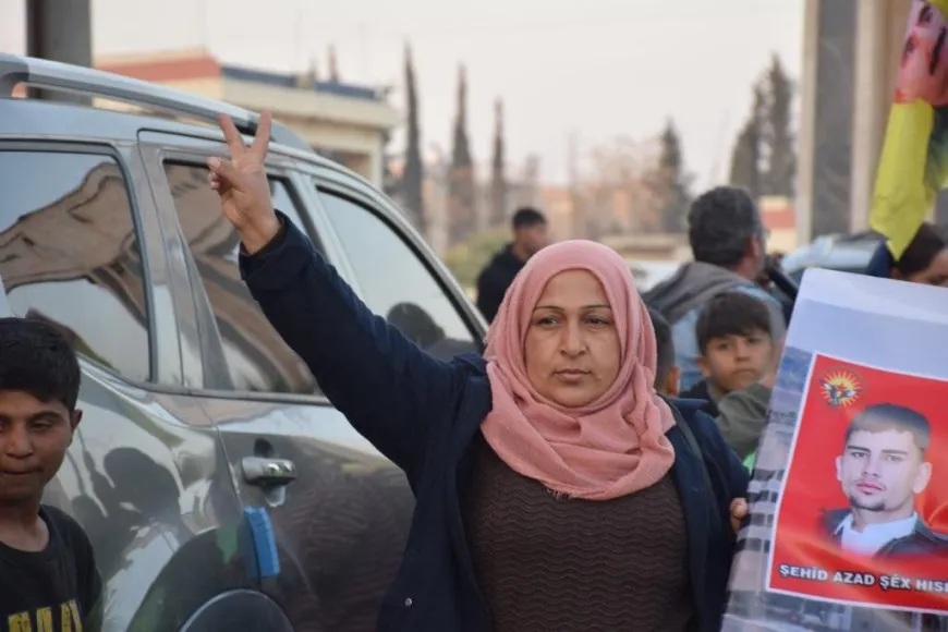 Di salvegera rizgarkirina Kobanê de mûm li ser gorên şehîdan hatin pêxistin