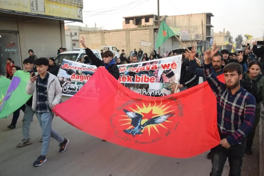 Di salvegera rizgarkirina Kobanê de mûm li ser gorên şehîdan hatin pêxistin