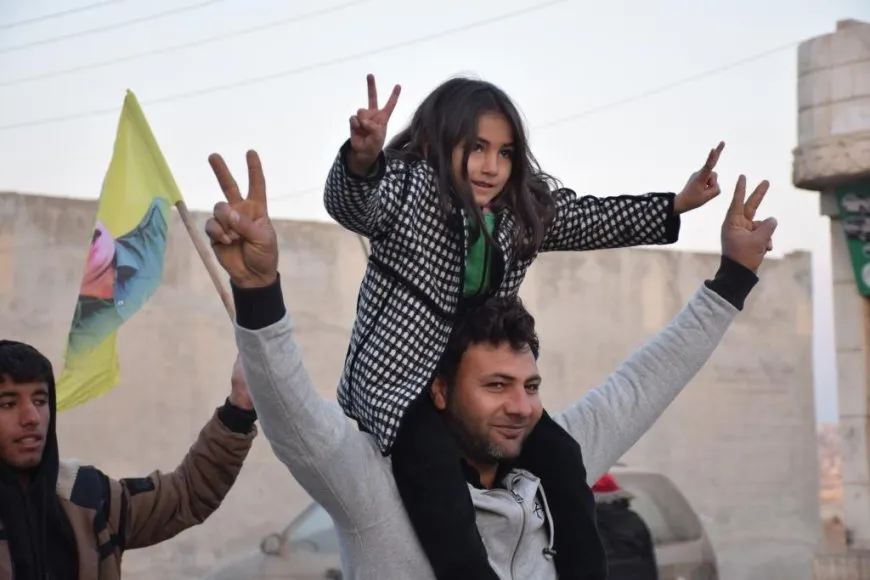 Di salvegera rizgarkirina Kobanê de mûm li ser gorên şehîdan hatin pêxistin