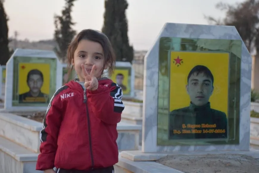 Di salvegera rizgarkirina Kobanê de mûm li ser gorên şehîdan hatin pêxistin