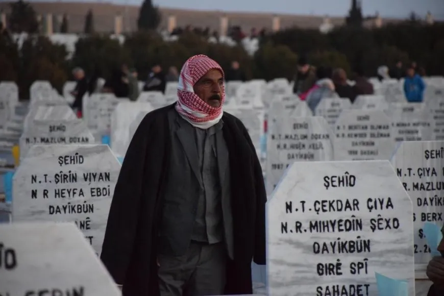 Di salvegera rizgarkirina Kobanê de mûm li ser gorên şehîdan hatin pêxistin