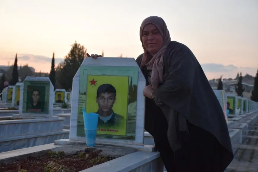 Di salvegera rizgarkirina Kobanê de mûm li ser gorên şehîdan hatin pêxistin
