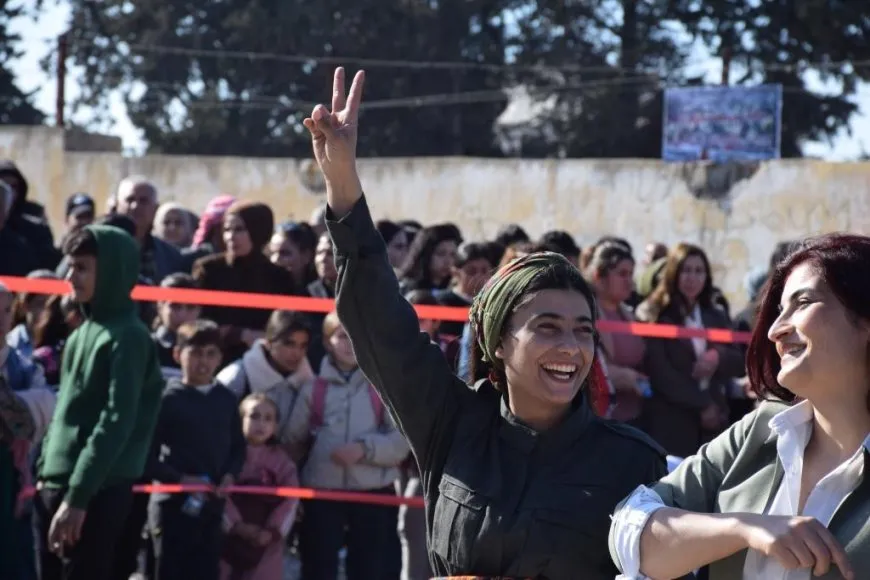  Şêniyên Kobanê salvegera rizgarkirina Kobanê bi şahiyekê pîroz kir