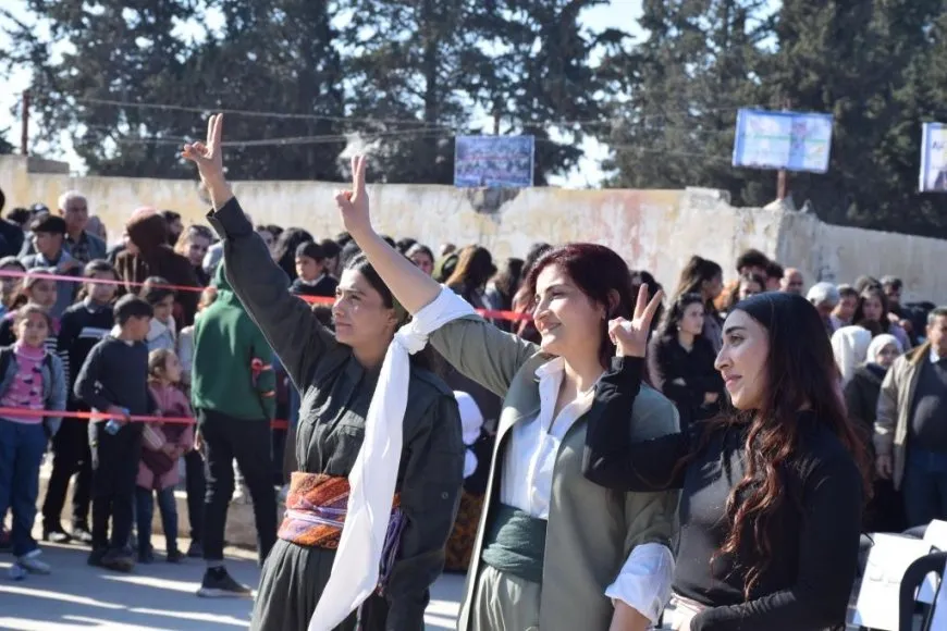  Şêniyên Kobanê salvegera rizgarkirina Kobanê bi şahiyekê pîroz kir