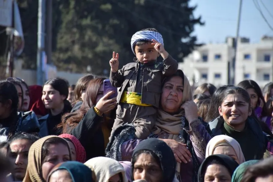  Şêniyên Kobanê salvegera rizgarkirina Kobanê bi şahiyekê pîroz kir