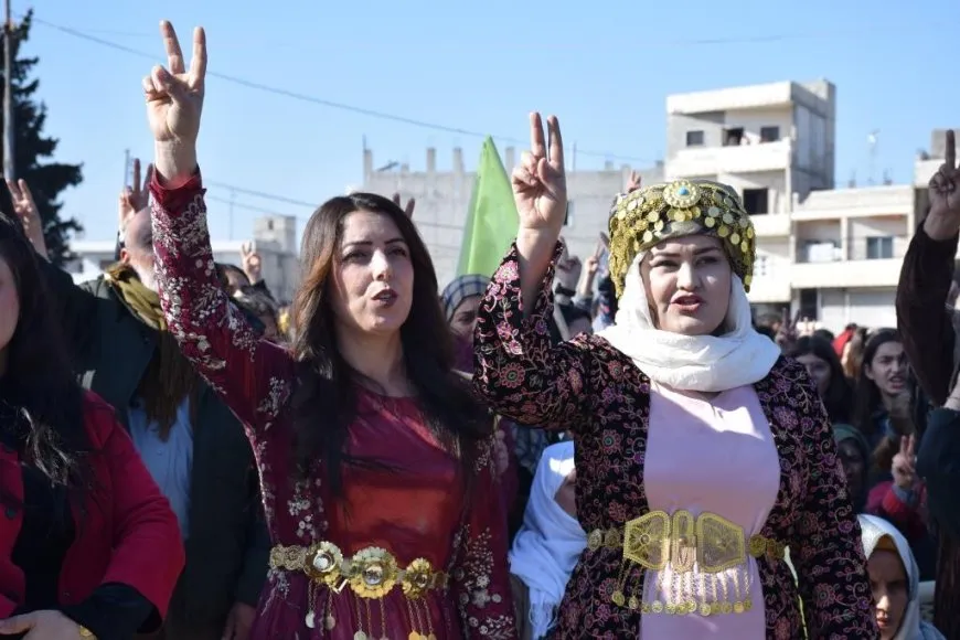  Şêniyên Kobanê salvegera rizgarkirina Kobanê bi şahiyekê pîroz kir