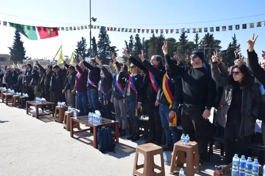  Şêniyên Kobanê salvegera rizgarkirina Kobanê bi şahiyekê pîroz kir