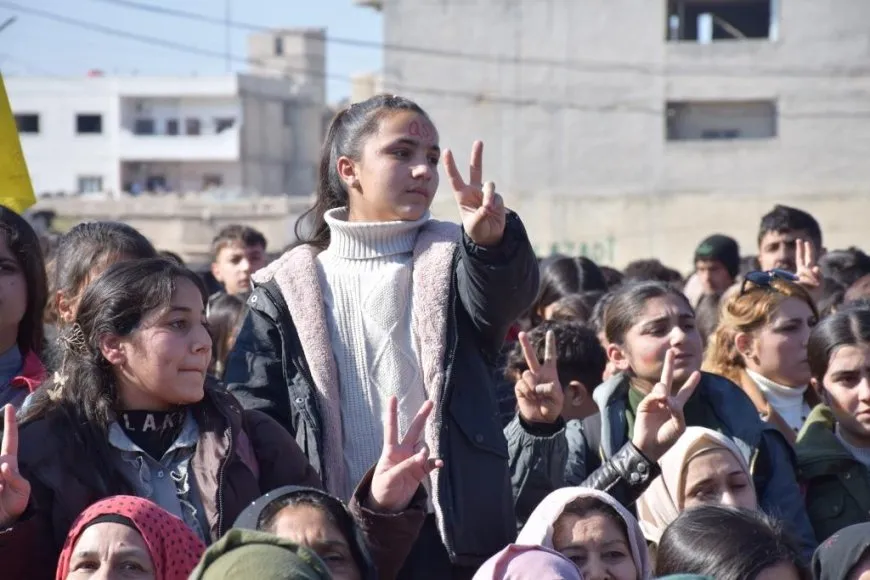  Şêniyên Kobanê salvegera rizgarkirina Kobanê bi şahiyekê pîroz kir
