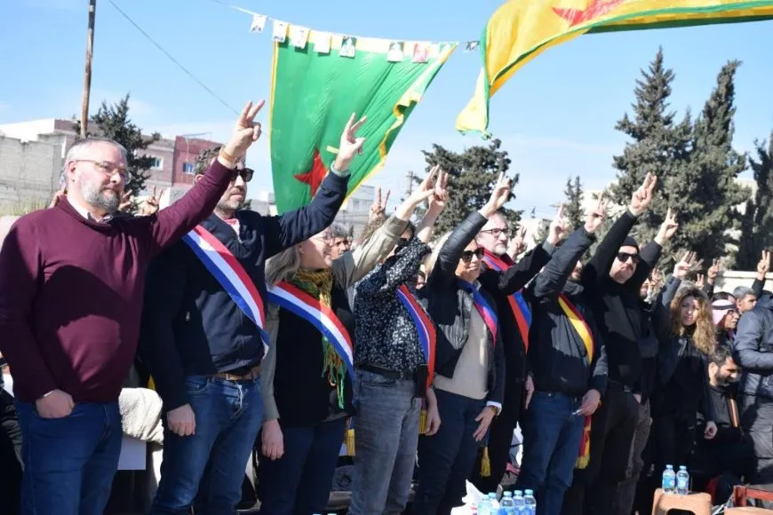  Şêniyên Kobanê salvegera rizgarkirina Kobanê bi şahiyekê pîroz kir
