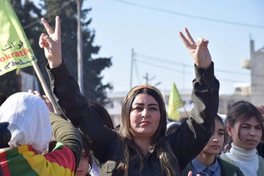  Şêniyên Kobanê salvegera rizgarkirina Kobanê bi şahiyekê pîroz kir