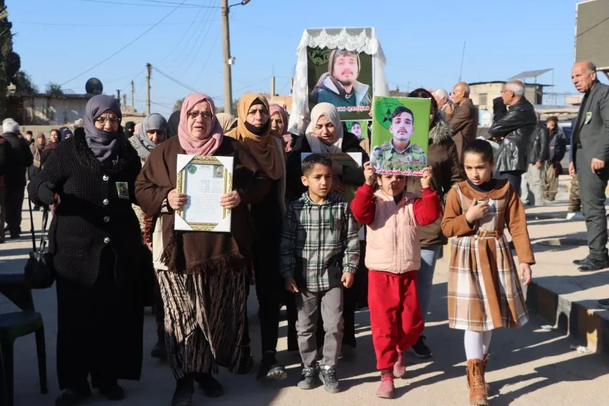 Ji bo 7 şehîdan konê sersaxiyê hat vedan