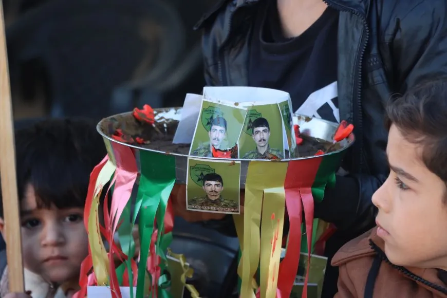 Ji bo 7 şehîdan konê sersaxiyê hat vedan