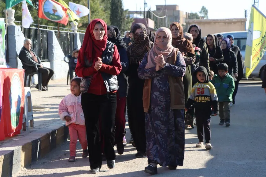 Ji bo 7 şehîdan konê sersaxiyê hat vedan