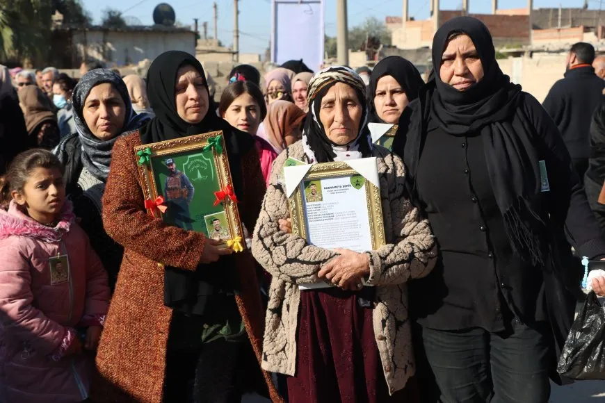 Ji bo 7 şehîdan konê sersaxiyê hat vedan