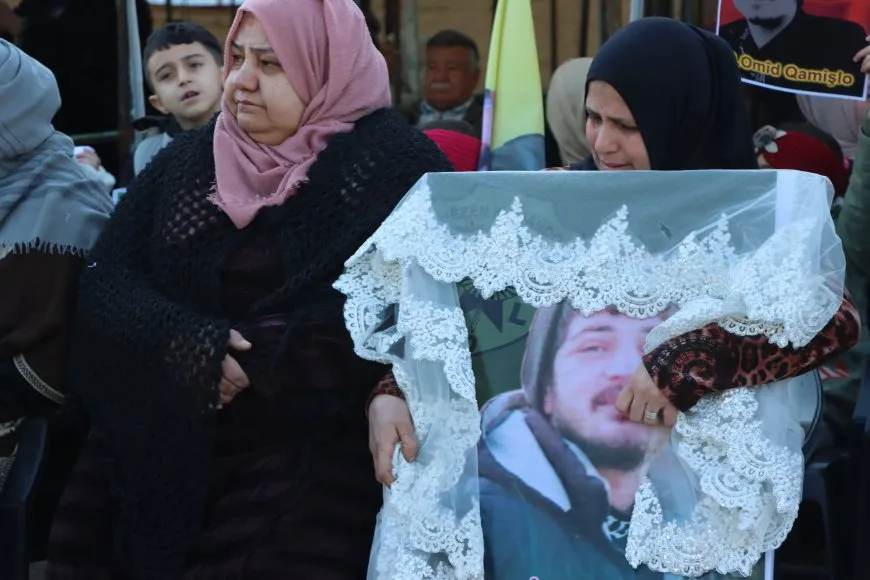 Ji bo 7 şehîdan konê sersaxiyê hat vedan