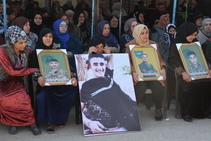 Ji bo 7 şehîdan konê sersaxiyê hat vedan