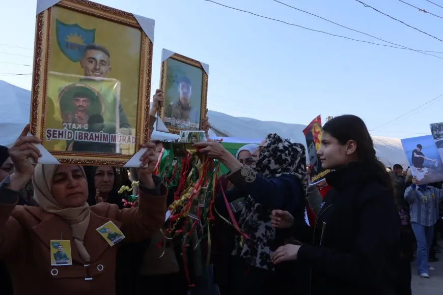 Ji bo 7 şehîdan konê sersaxiyê hat vedan